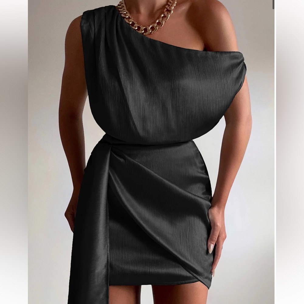 Runaway the label Charismata dress